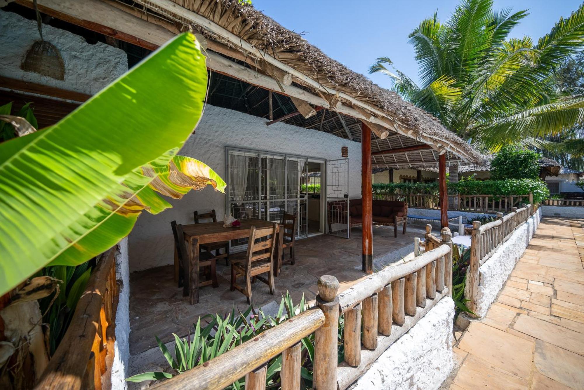 Villa Jiwe With Pool Zanzibarhouses Кивенга Екстериор снимка